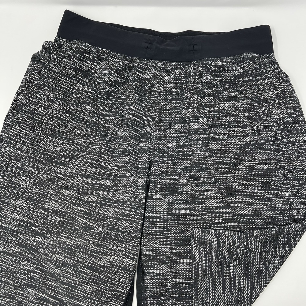 Lululemon T.H.E. Short Linerless‎ Men's Size Medium 11" Inseam Black